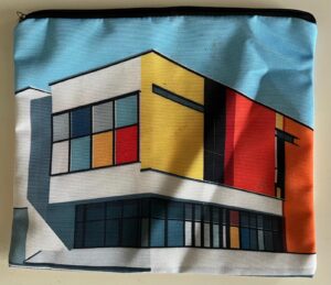 kleurrijke etui. Architectonische look. Bauhaus.